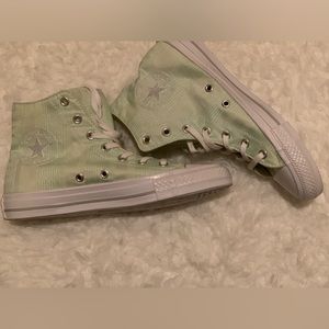 🆕Converse High Top Color: Green Size 6